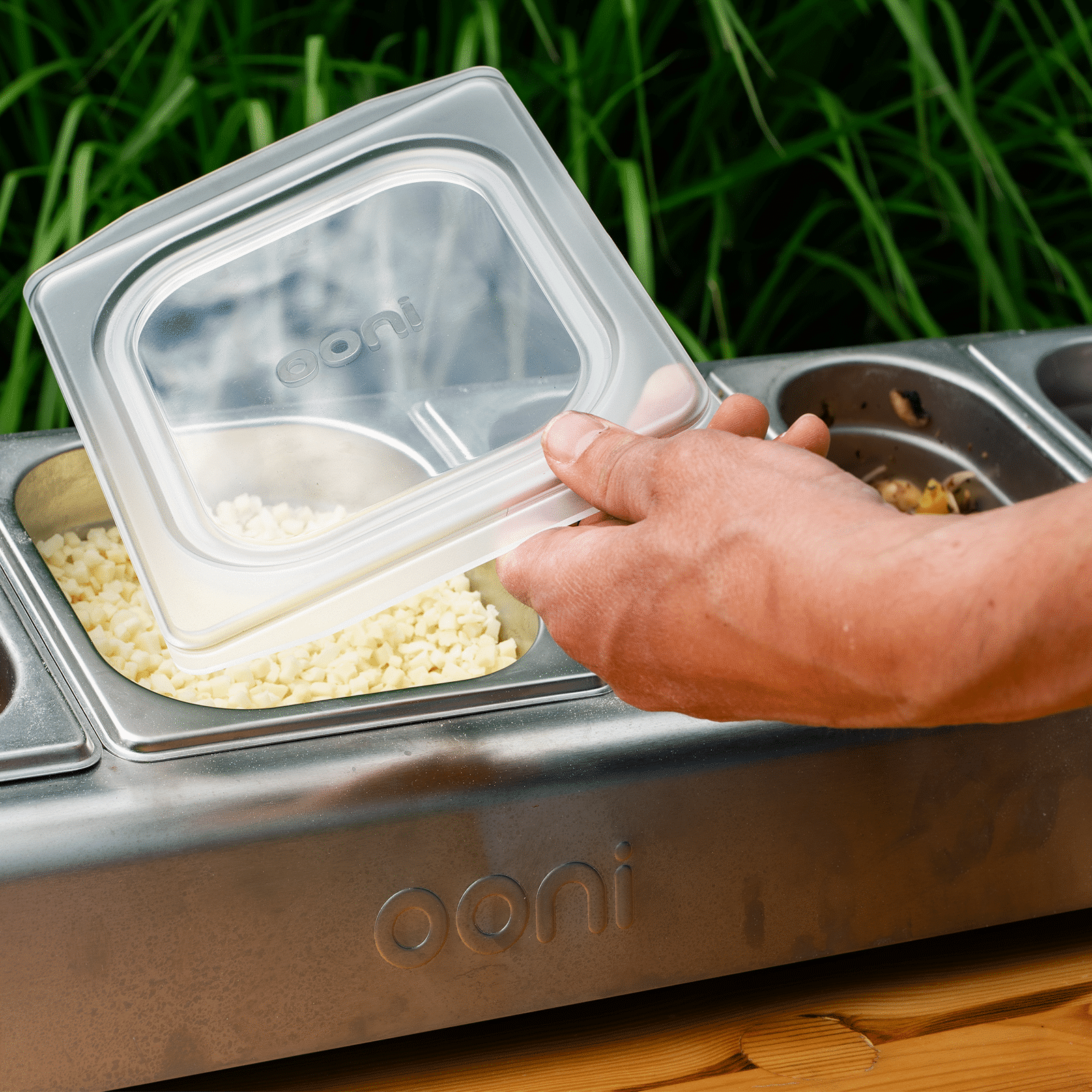 Ooni topping station sfeer